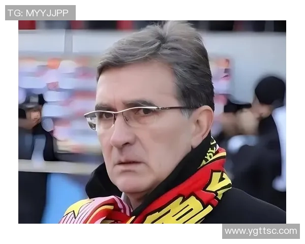 退役球星转型足球教练探索成功与挑战的深度剖析